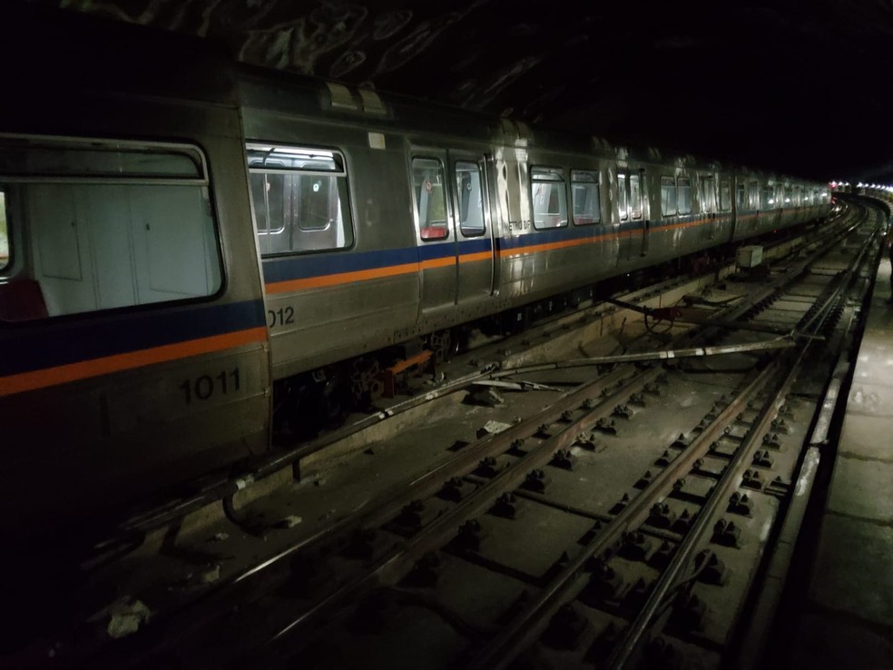 Trem que descarrilou em estação do metrô do Distrito Federal — Foto: Reprodução