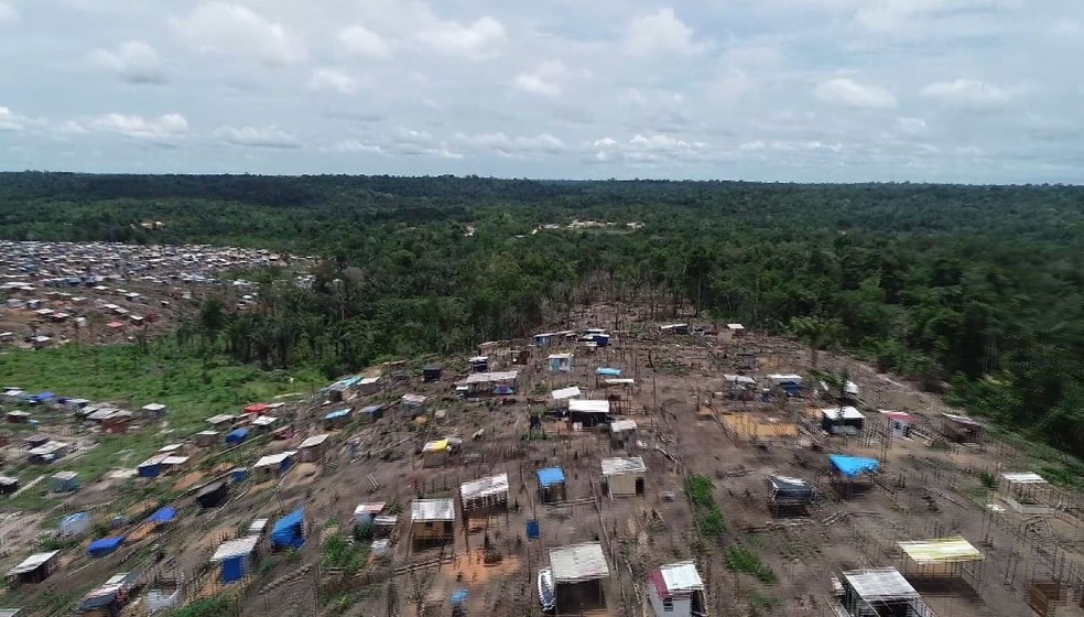 Vista aérea da invasão Monte Horebe — Foto: Rede Amazônica