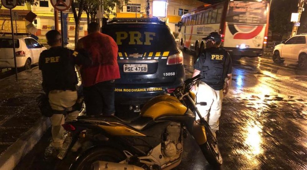 PrisÃ£o foi realizada por uma equipe da PolÃ­cia RodoviÃ¡ria Federal do MaranhÃ£o (PRF-MA) na BR-316 em Caxias (MA) â Foto: DivulgaÃ§Ã£o/PolÃ­cia RodoviÃ¡ria Federal