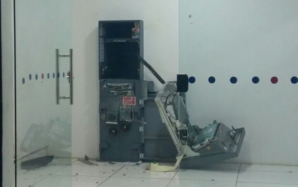 Caixa eletrônico em posto bancário de Chã de Alegria foi alvo de bandidos na madrugada desta quarta-feira (23) (Foto: Reprodução/WhatsApp)