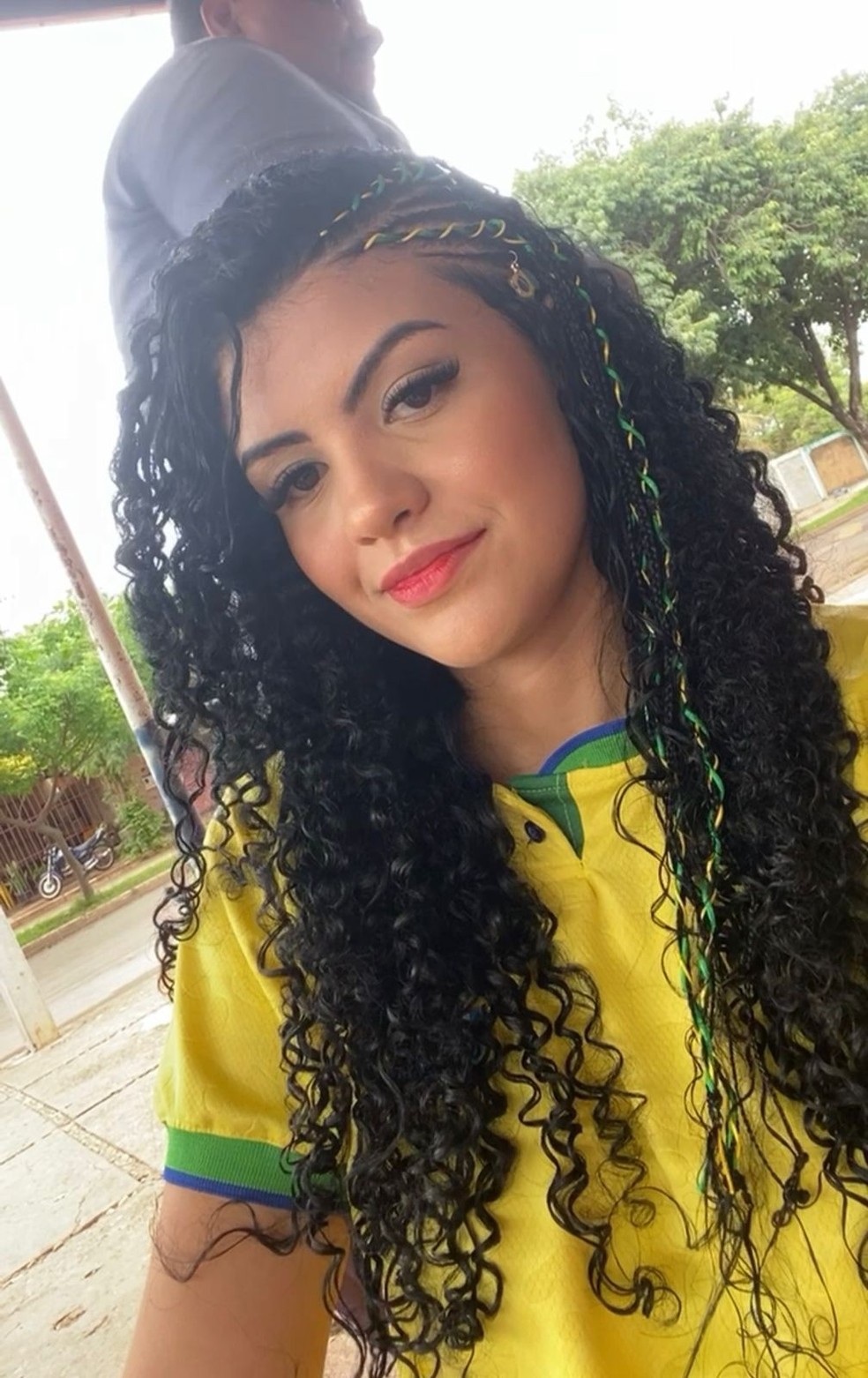 Thayná Parrião é promotora de vendas e teve o pescoço cortado dentro de um supermercado — Foto: Arquivo Pessoal