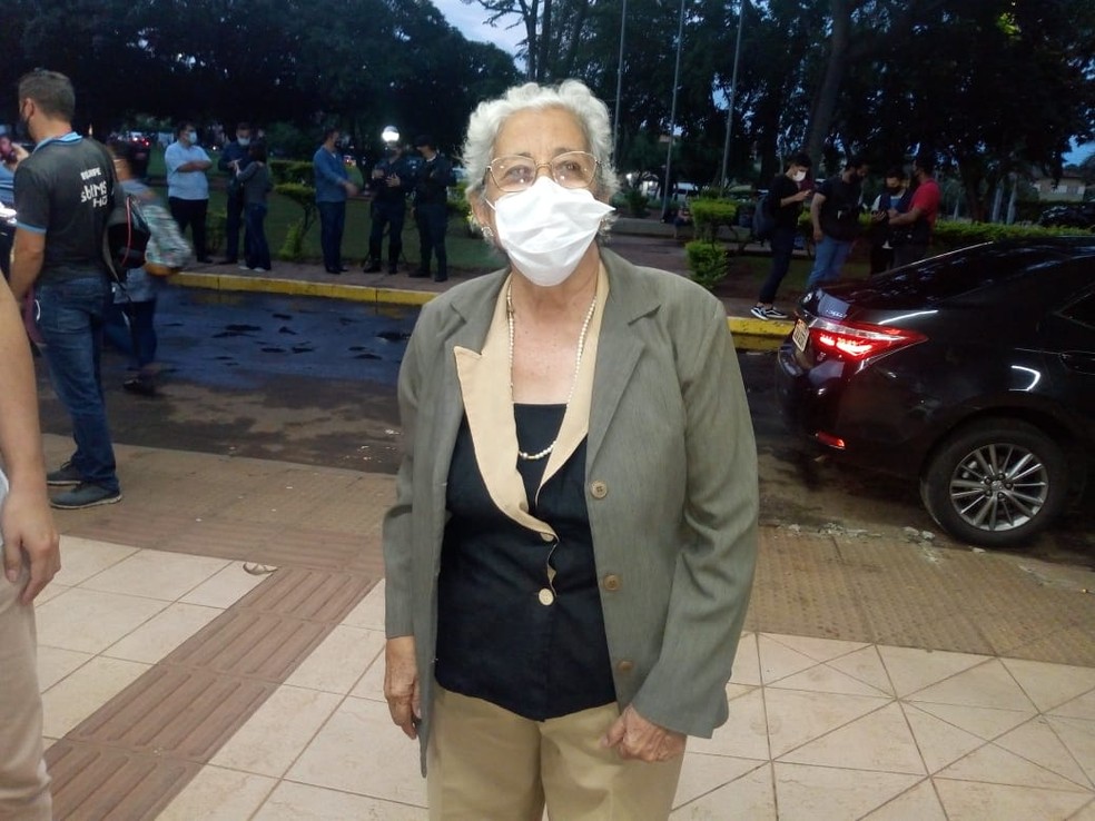 Idosa, de 82 anos é a segunda a ser vacinada em MS — Foto: David Melo/ TV Morena