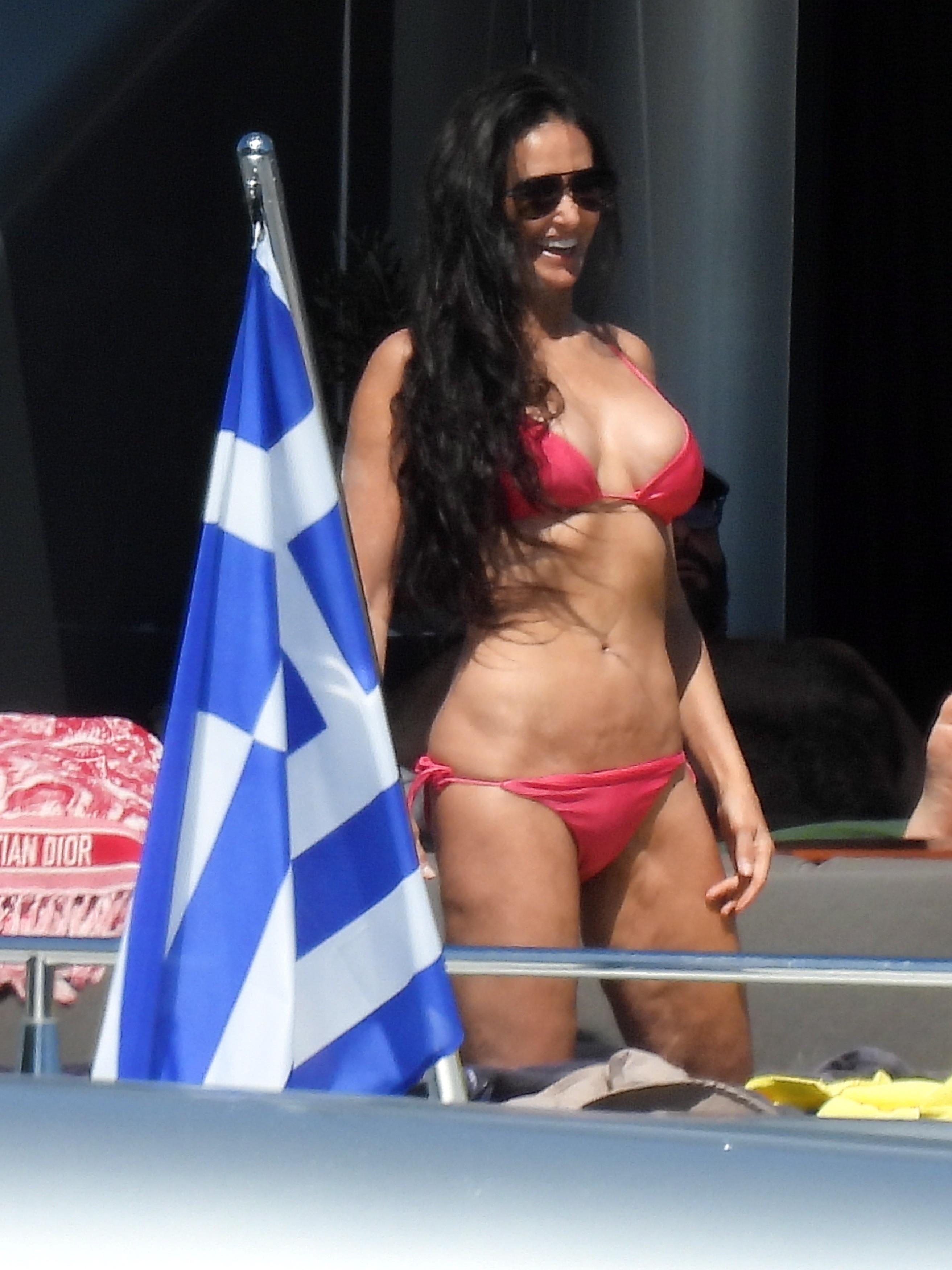 Demi Moore curte férias na Grécia (Foto: The Grosby Group)