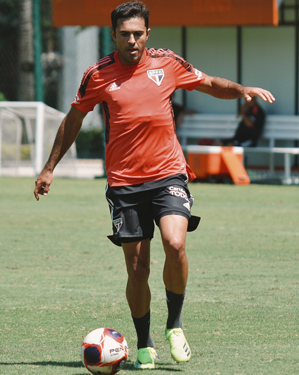 Com Éder e garotos da base, São Paulo treina no CT da Barra Funda, veja fotos