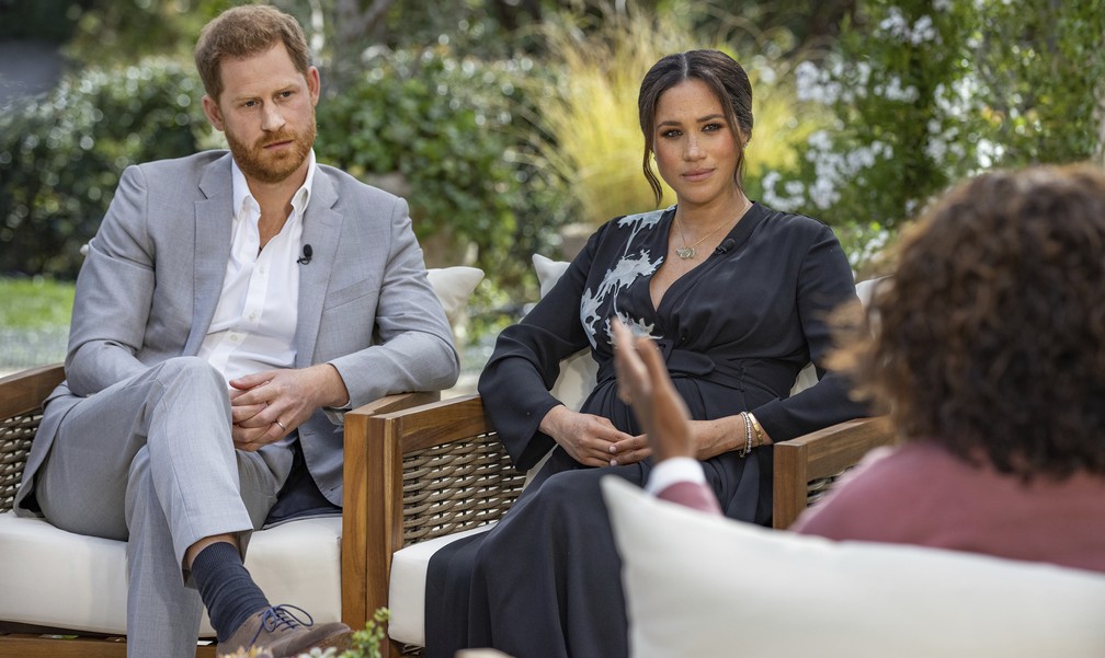 Príncipe Harry e Meghan Markle em entrevista à Oprah Winfrey — Foto: Joe Pugliese/Harpo Productions via AP