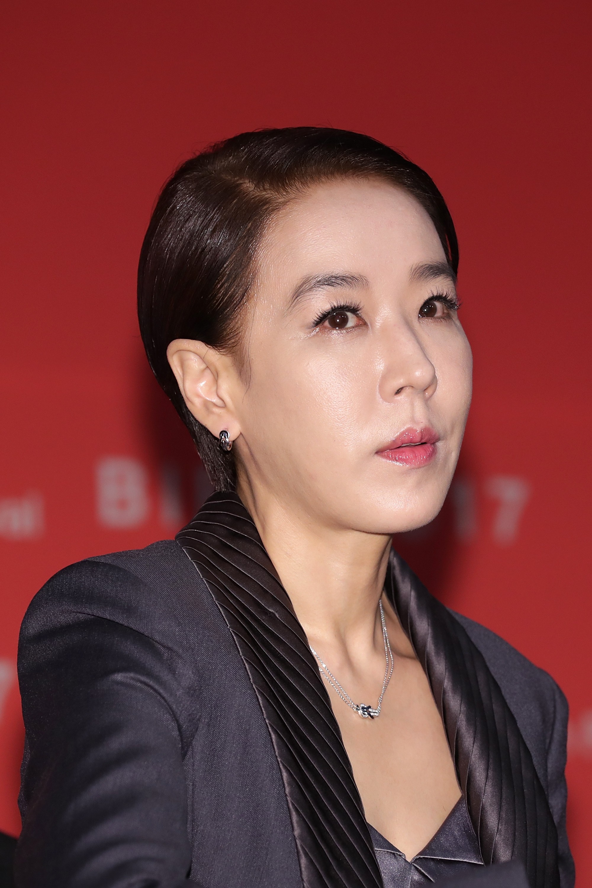 BUSAN, SOUTH KOREA - OCTOBER 12:  Festival director Kang Soo-Youn attends a photocall for 'Glass Garden' the opening film of the 22nd Busan International Film Festival on October 12, 2017 in Busan, South Korea.  (Photo by Han Myung-Gu/WireImage) (Foto: WireImage)