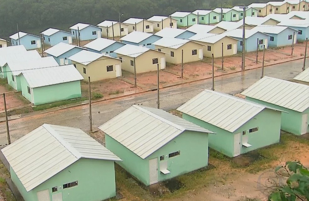 Casas foram prometidas &agrave;s v&iacute;timas da enchente em 2010, em Barreiros (Foto: Reprodu&ccedil;&atilde;o/TV Globo)