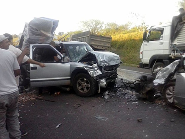 Acidente deixou um morto e outros cinco feridos (Foto: Voz da Bahia)