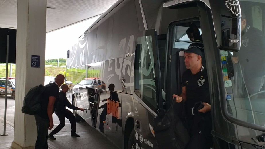 Sem Tardelli e Réver, Atlético-MG embarca para encarar o Afogados; veja os relacionados