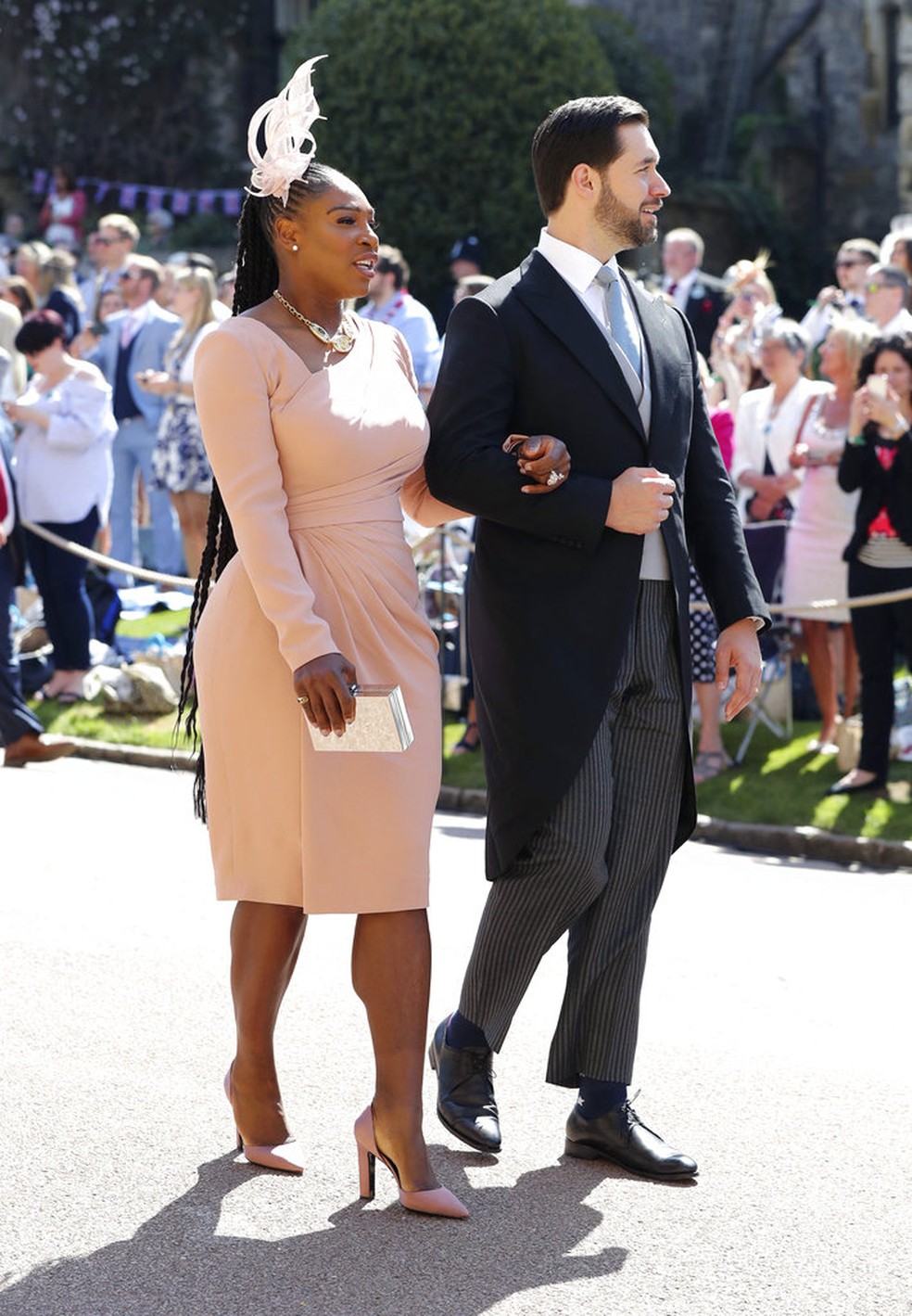 A tenista Serena Williams chega ao casamento com Alexis Ohanian  (Foto: AP )