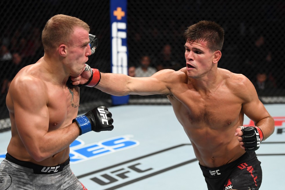 Mickey Gall venceu Salim Touahri por decisÃ£o unÃ¢nime (triplo 29-28) â?? Foto: Getty Images