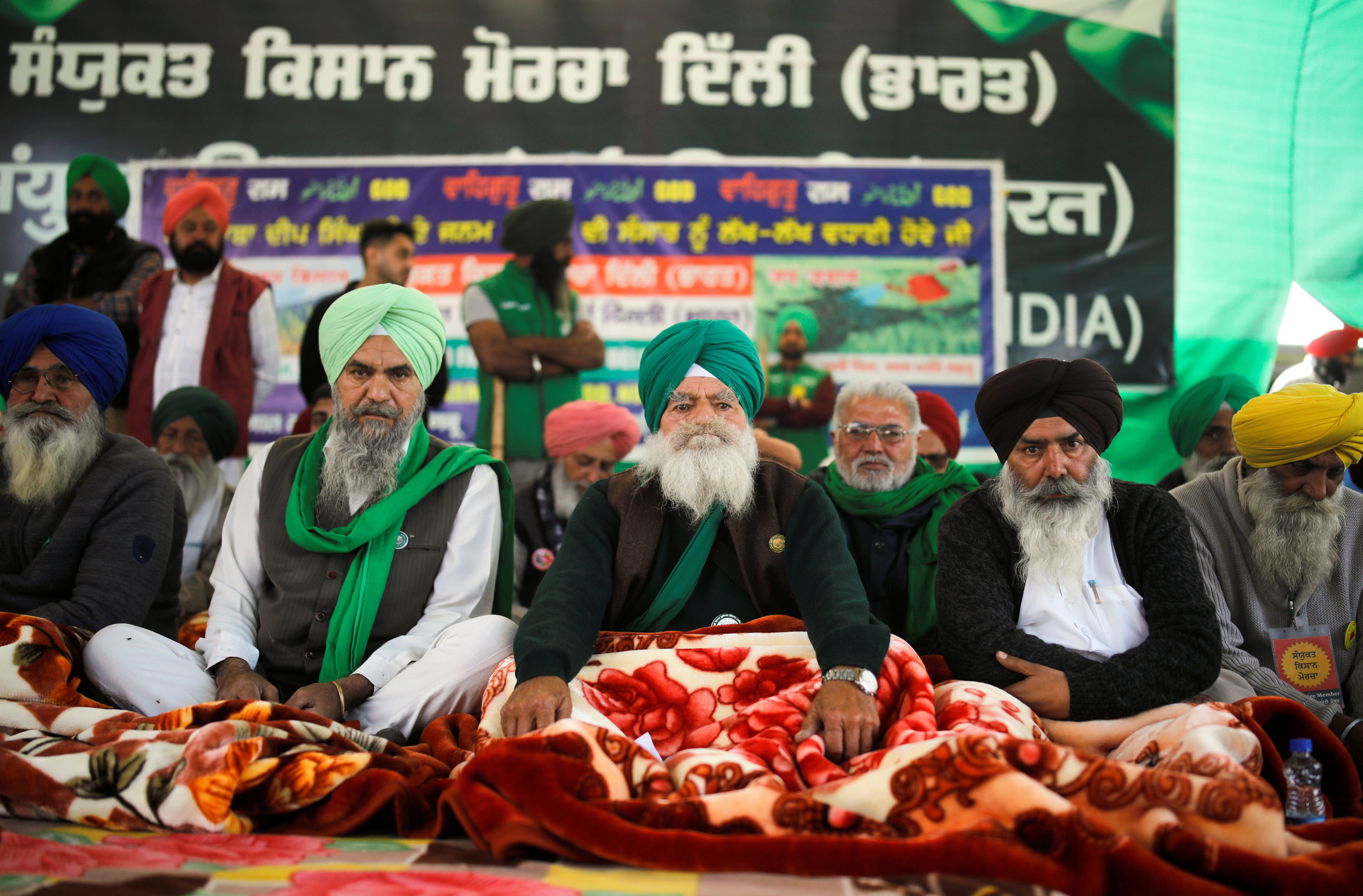 Produtores da Índia fazem greve de fome contra reforma agrícola e governo corta a internet thumbnail