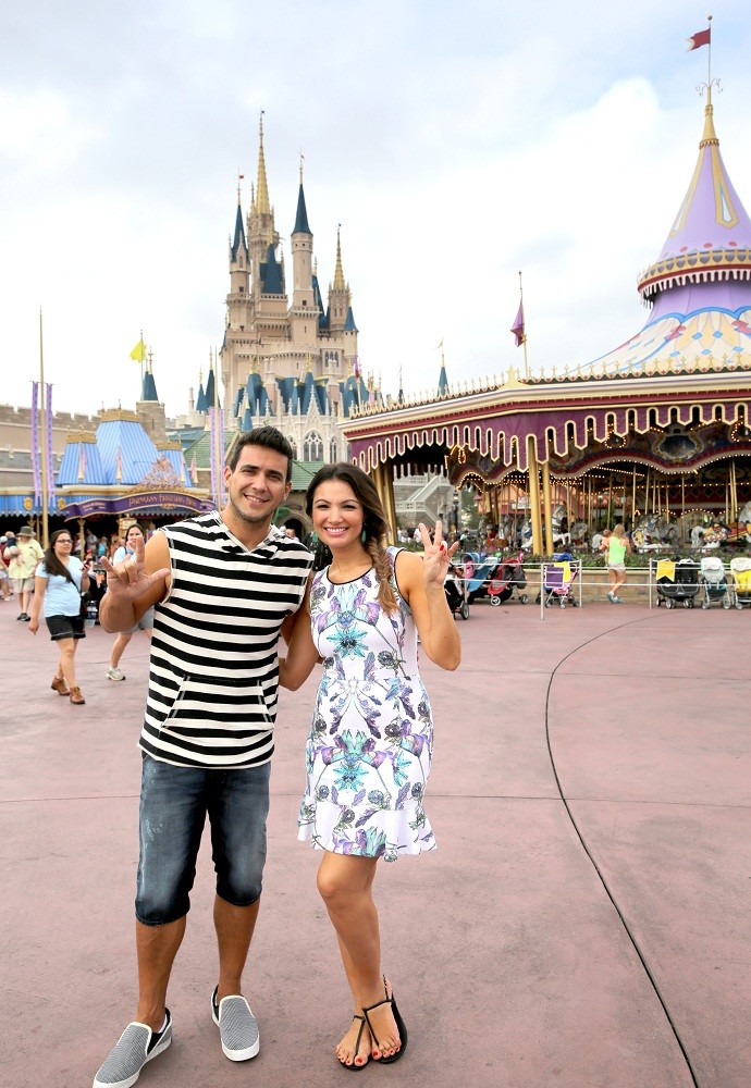 André Marques e Patrícia Poeta desbravam os encantos do Magic Kingdom (Foto: Leonardo Viso/ Gshow)