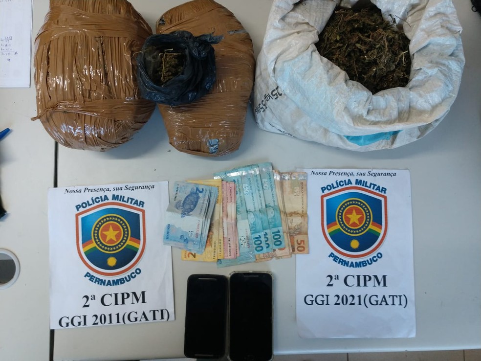 Droga apreendida pela polÃ­cia com Lucas e Abmael em OrocÃ³ â Foto: DivulgaÃ§Ã£o/2Âª CIPM