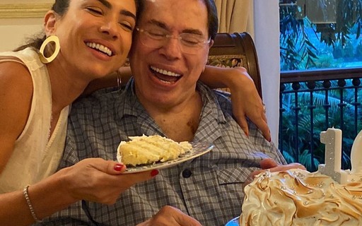 Silvio Santos celebra 91 anos com a família e visual relax: "Gratidão"
