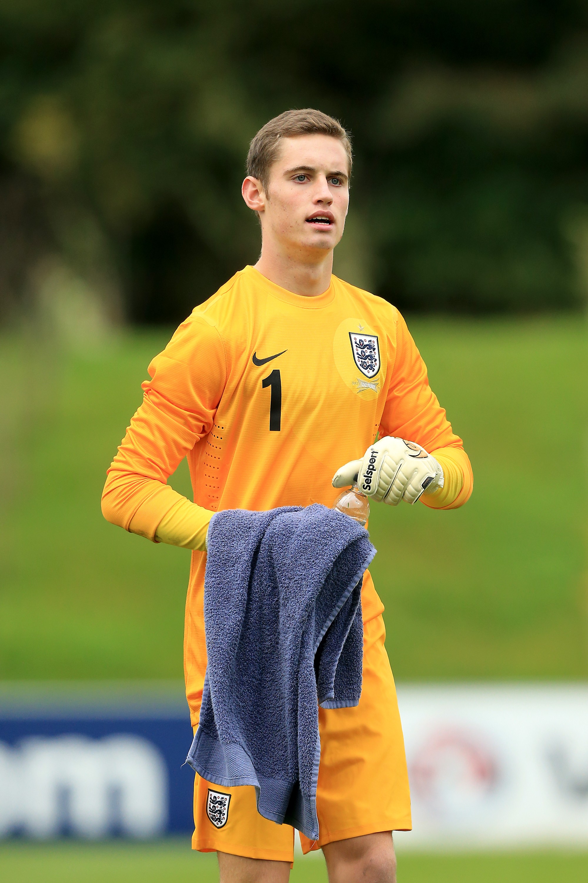 Ted Smith em ação pela equipe sub-18 da Inglaterra em 2013 (Foto: Getty Images)