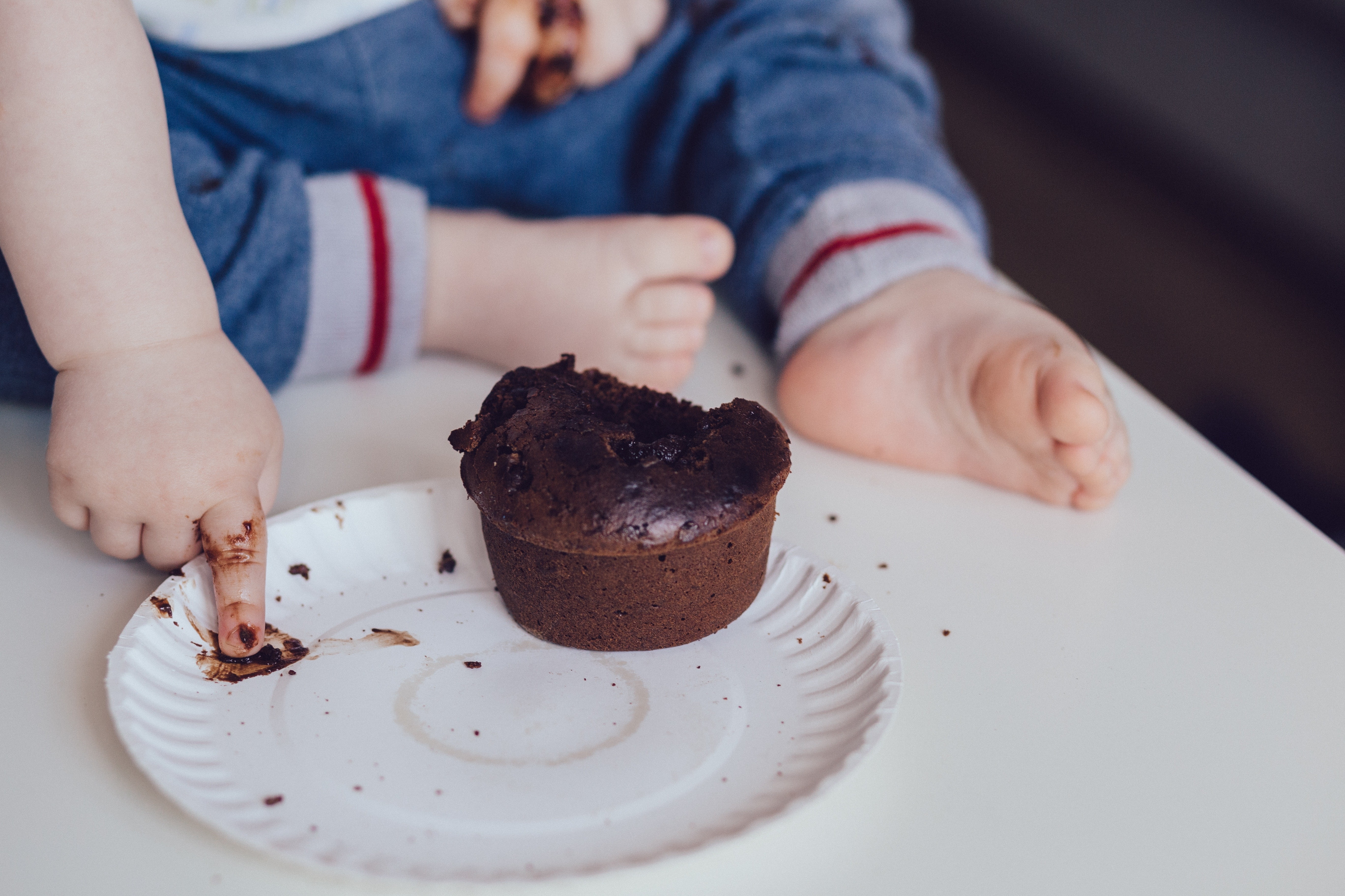 bebe, bolinho, comida, bagunça (Foto: Pixabay )