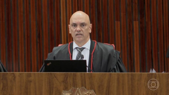Moraes diz que dever de fiscalizar se inserções de candidatos vão ao ar é dos partidos e não do TSE