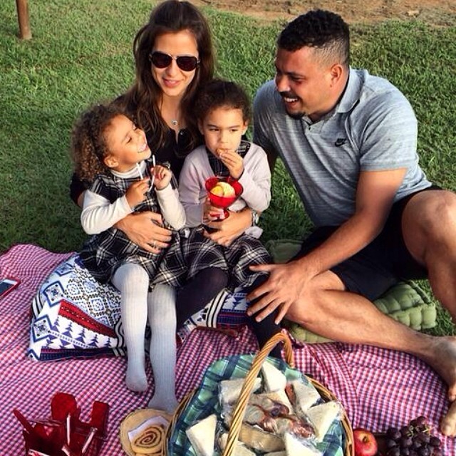 Paula Morais, Ronaldo e família (Foto: Reprodução/Instagram)