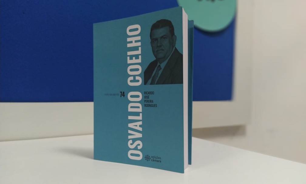 O livro sobre o ex-deputado será lançado nesta quinta-feira (05) em Petrolina.  — Foto: Pedro Miranda/G1
