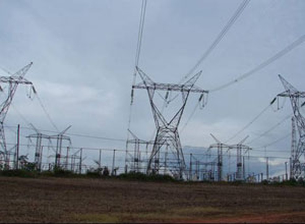 Torres de transmissão de energia elétrica — Foto: Roney Domingos / G1