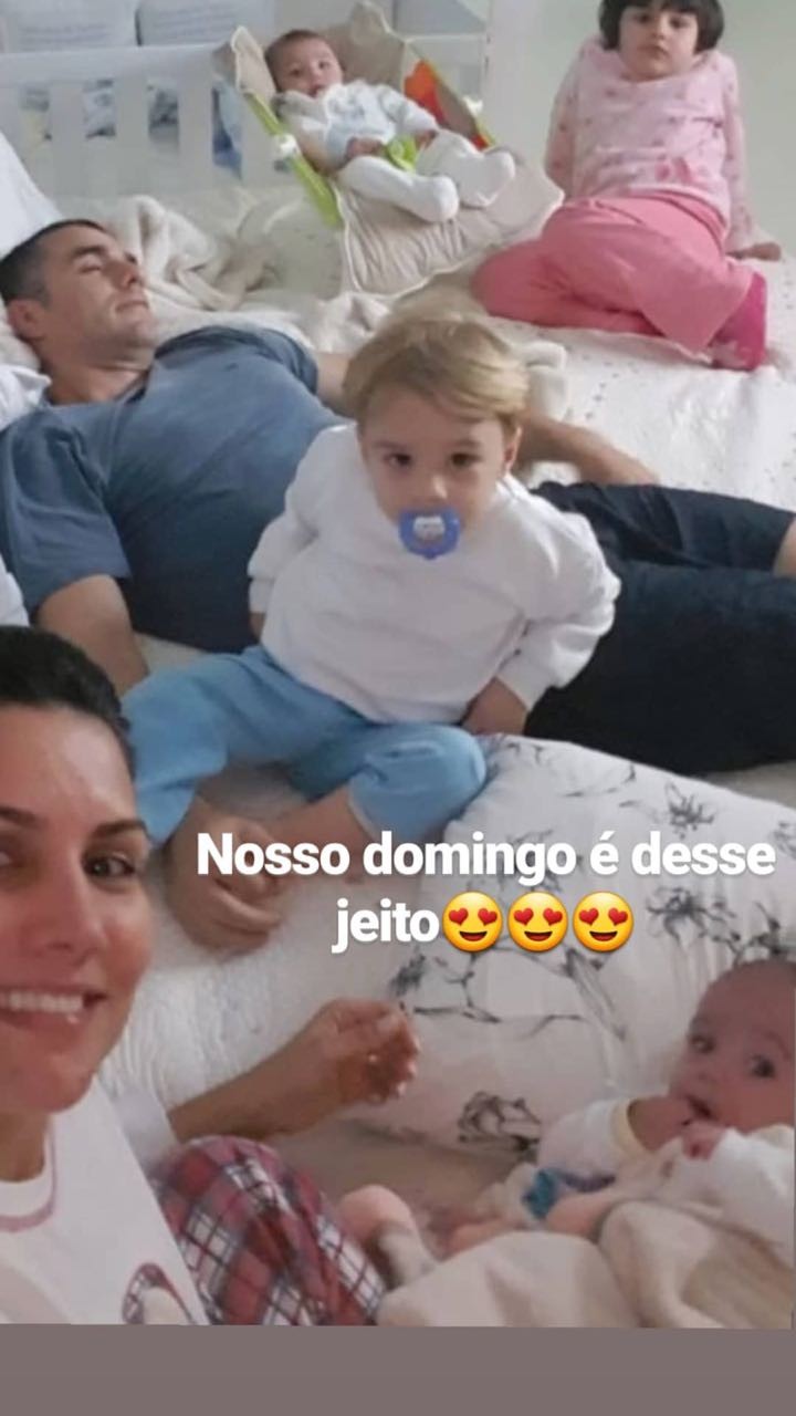 Mariana Felicio faz clique da preguiça em família (Foto: Reprodução/Instagram)