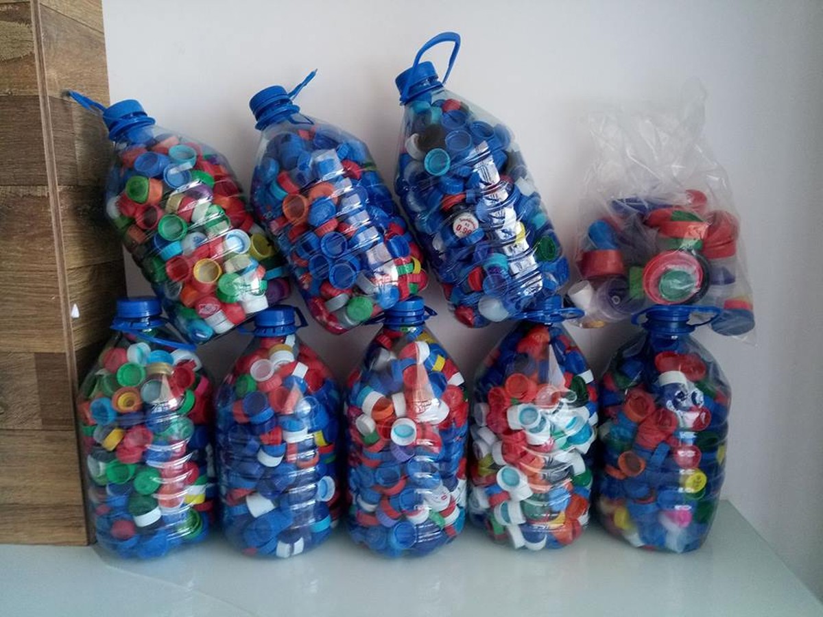 Tampinhas Descartaveis Geram Recursos Para Projetos Sociais Em Sc