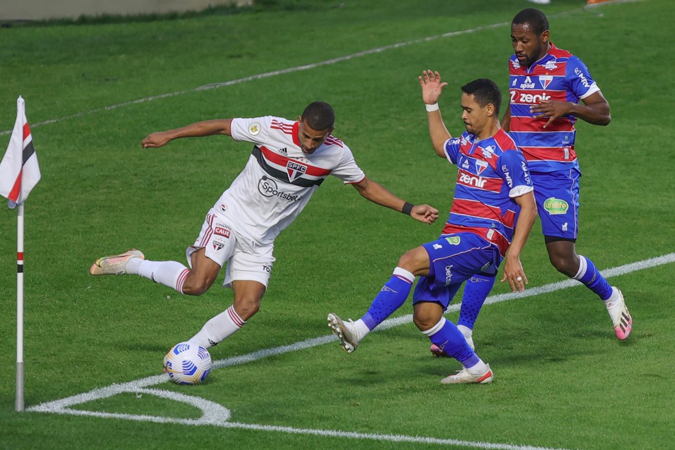Rojas n�o viveu uma boa noite no Morumbi � Foto: Marcello Zambrana/AGIF