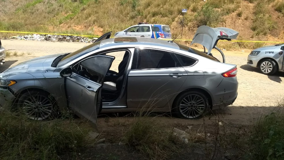 VeÃ­culo usado no resgate do detento foi encontrado em VitÃ³ria de Santo AntÃ£o, na Zona da Mata de Pernambuco (Foto: ReproduÃ§Ã£o/WhatsApp)