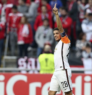 Taison comemora gol do Shakhtar Donetsk (Foto: EFE/Jose Coelho)