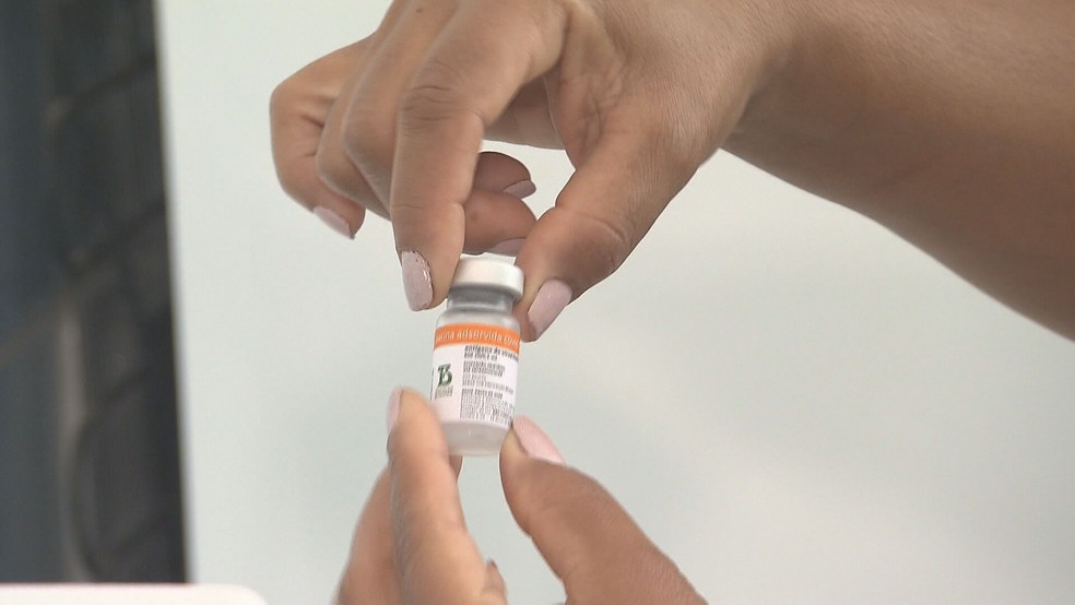 Dose de vacina contra Covid no DF — Foto: TV Globo / Reprodução