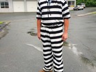 Americano é 'expulso' de júri por usar traje igual ao de prisioneiro
