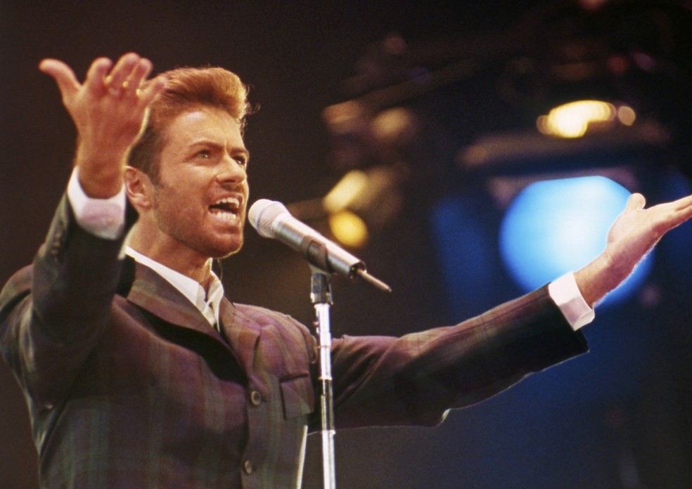 George Michael, em imagem de 1993, durante show em Londres (Foto: Foto: AP)