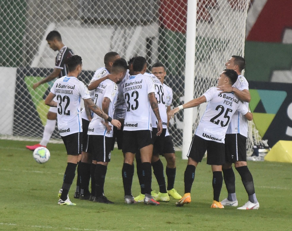 Grêmio engata quinta vitória seguida e se recoloca na briga pelo topo do Brasileirão
