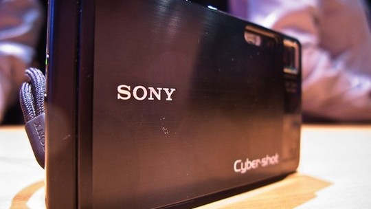 Sony acelera avanço em jogos para computador com novo fone e monitor