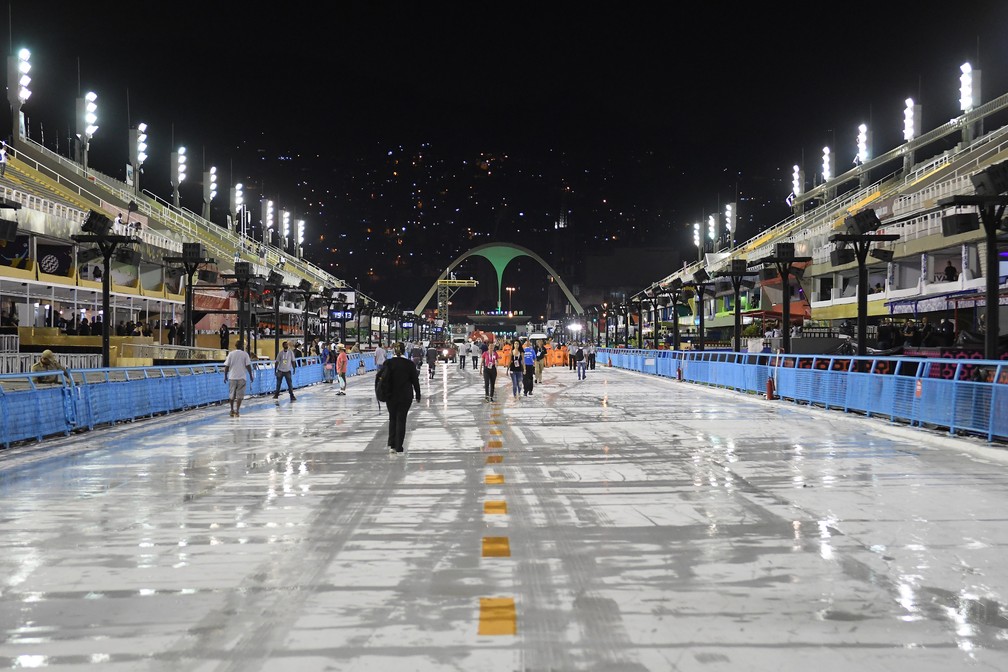 Sambódromo da Marquês de Sapucaí na primeira noite dos desfiles da Série A — Foto: Alexandre Durão/G1