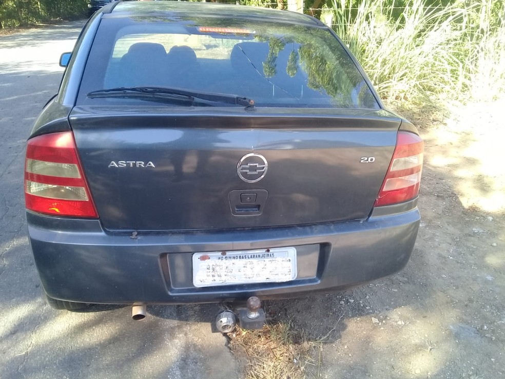 Homem foi encontrado morto dentro de carro — Foto: Redes Sociais