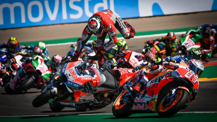 GP de AragÃ£o de MotoGP - Jorge Lorenzo, que caiu na primeira curva, responsabiliza Marc MÃ¡rquez, o vencedor, pelo tombo...