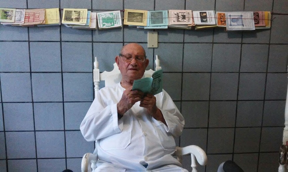 Odilon Teodósio gostava de literatura de cordel e escrevia poesias — Foto: Arquivo da família