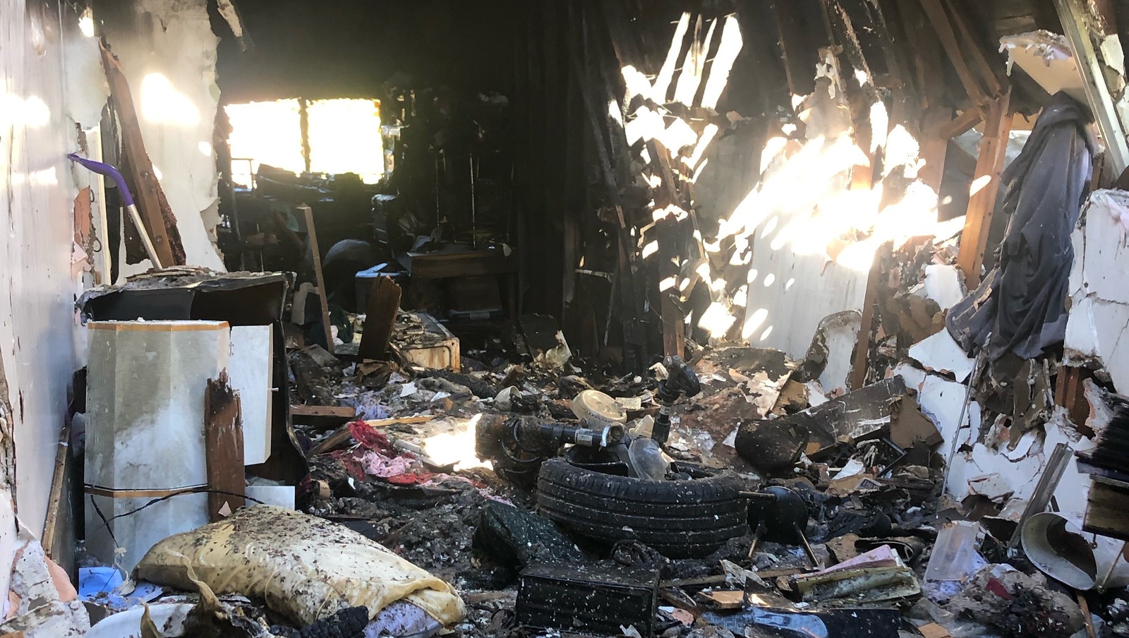 Casa destruída em acidente de Anne Heche em Los Angeles, nos EUA — Foto: GoFundMe / Reprodução