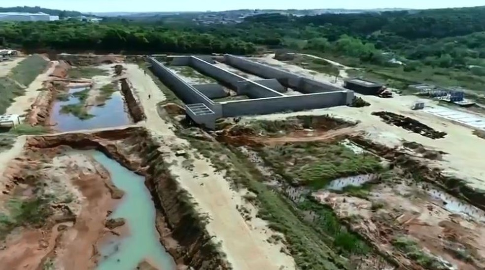Obras na ETE de Bauru acontecem desde 2015 e ainda não foram concluídas — Foto: Reprodução/TV TEM