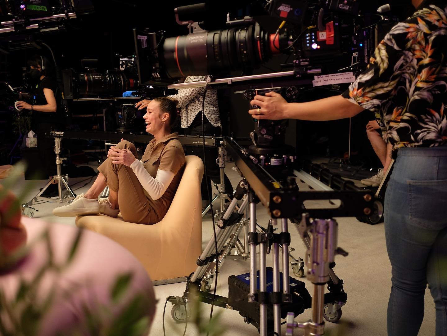 Brie Larson on the set of Crescendo (Photo: reproduction instagram)
