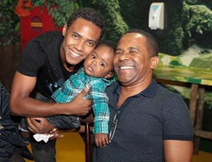 Pai de Elias nega propostas de Atlético-MG e Corinthians pelo jogador