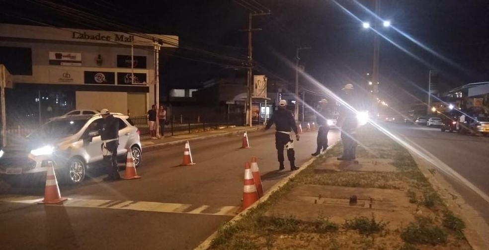 Blitz da Lei Seca autua 25 motoristas na Zona Sul de Natal — Foto: Divulgação/PM