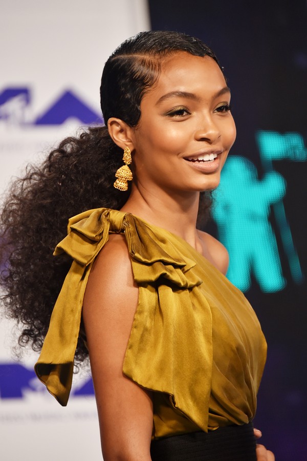 INGLEWOOD, CA - AUGUST 27:  Yara Shahidi attends the 2017 MTV Video Music Awards at The Forum on August 27, 2017 in Inglewood, California.  (Photo by Frazer Harrison/Getty Images) (Foto: Getty Images)