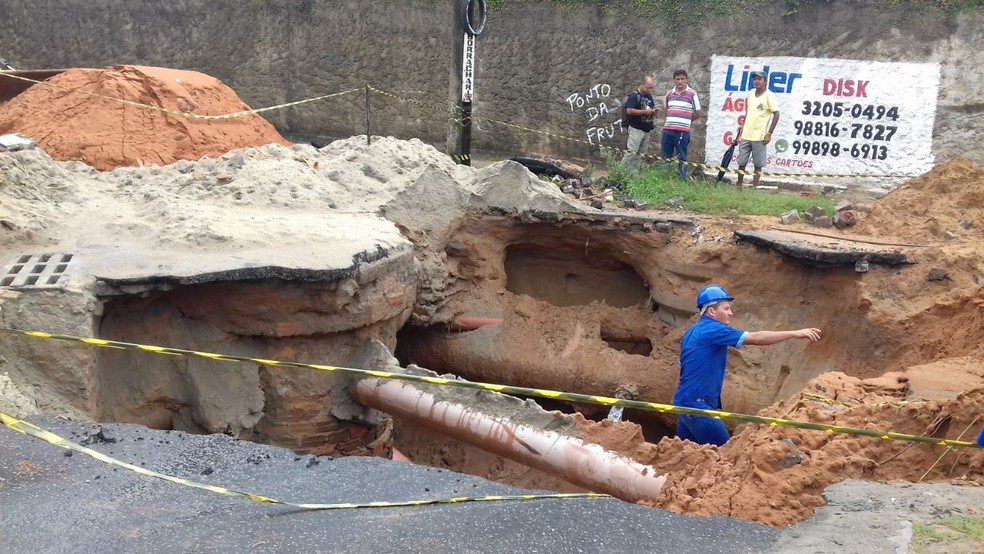 Obras foram interrompidas com as chuvas desta segunda-feira (8) (Foto: Ediana Miralha/Inter TV Cabugi )