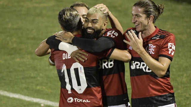 Gabigol comemora em Madureira x Flamengo