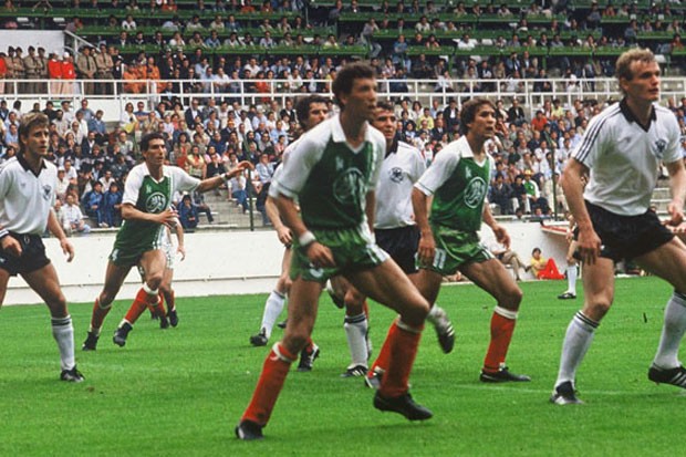 Argélia surpreende Alemanha em 1982 (Foto: Reprodução)