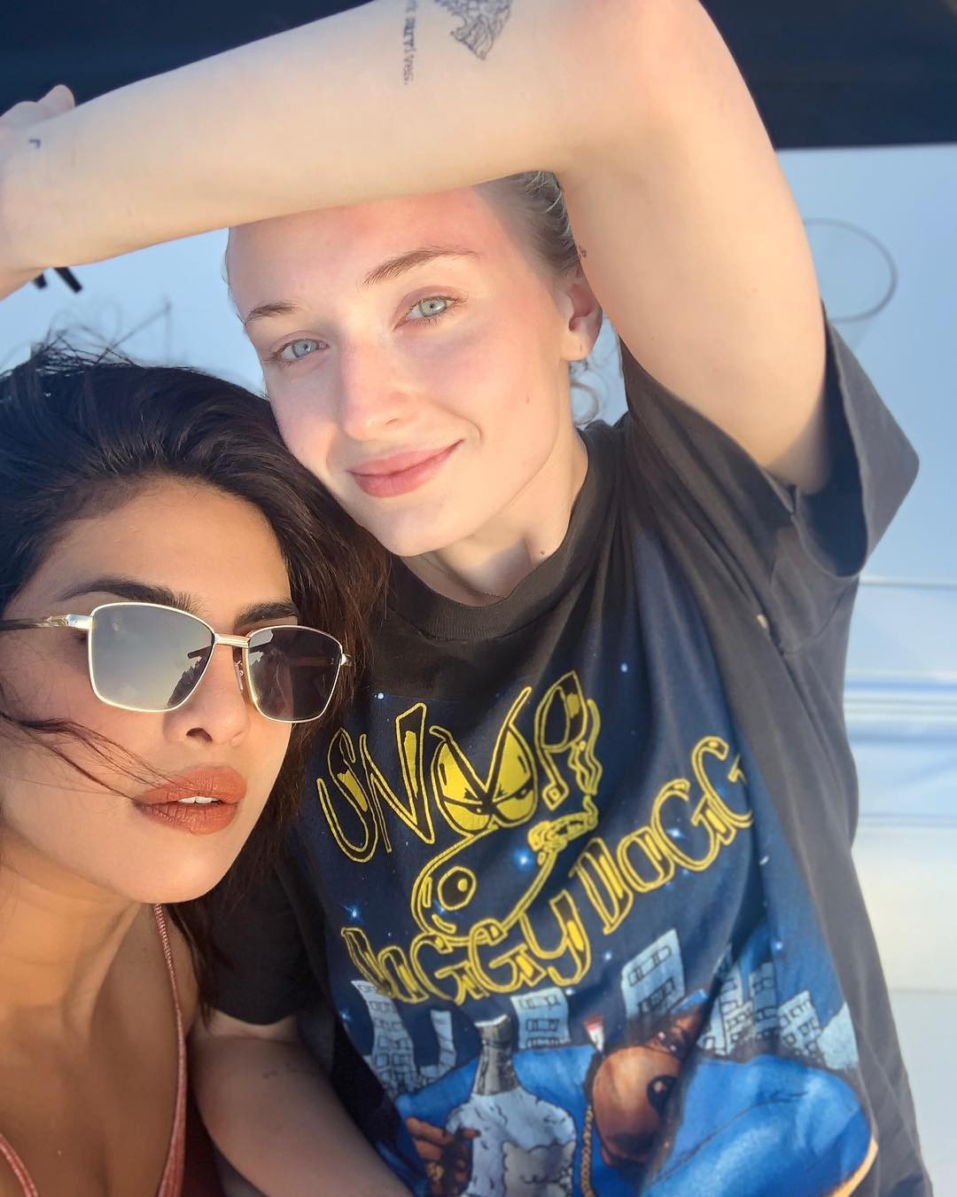 Priyanka Chopra e Sophie Turner (Foto: Reprodução/Instagram)