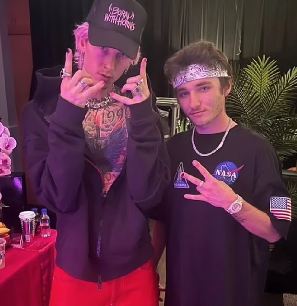 Peterski com o rapper americano Machine Gun Kelly — Foto: Reprodução/Instagram